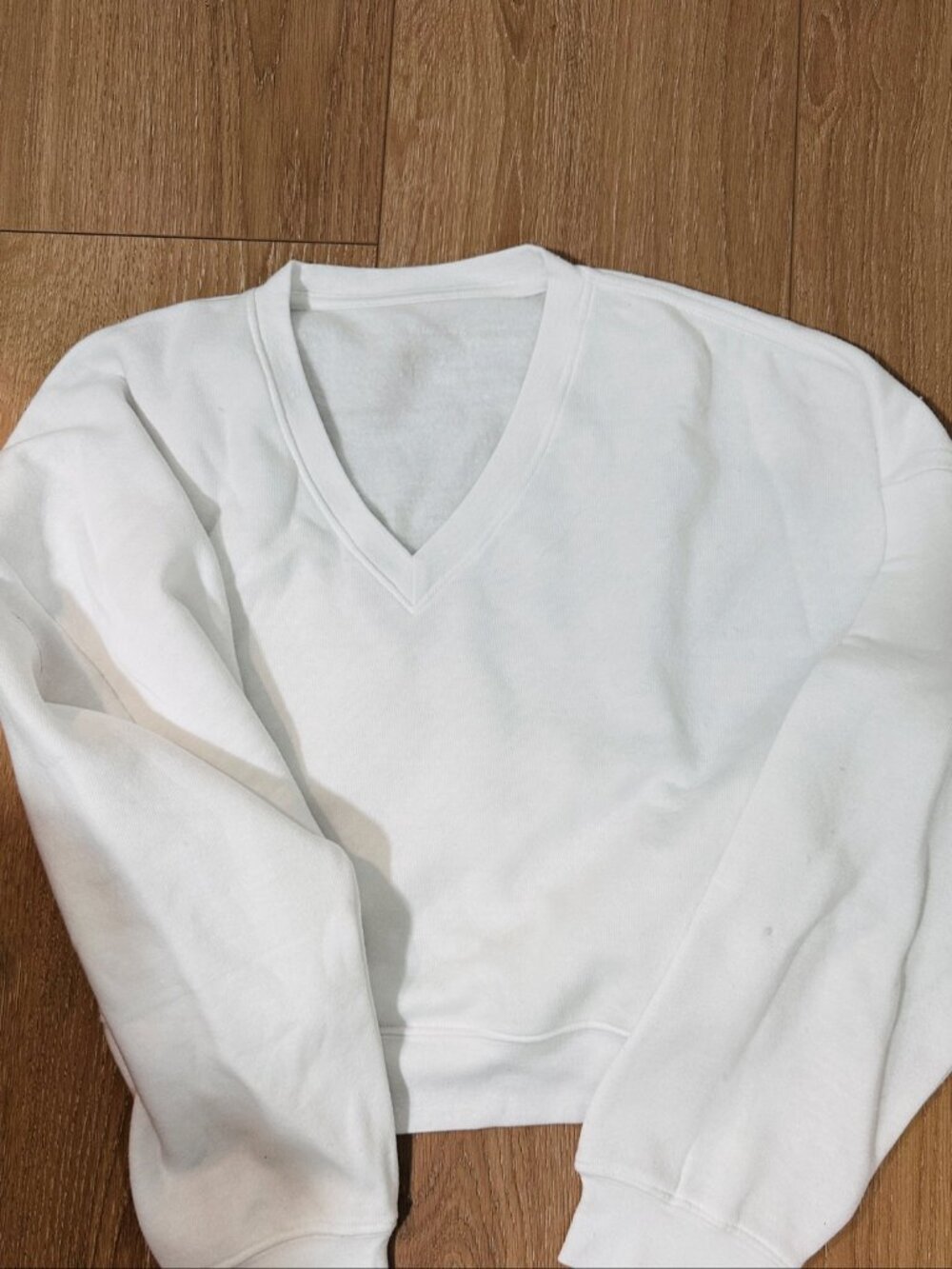 A7X White V Neck Sweatshirt M